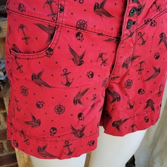 Lovesick skull button.shorts J15 / W 12-14 - Picture 3 of 10
